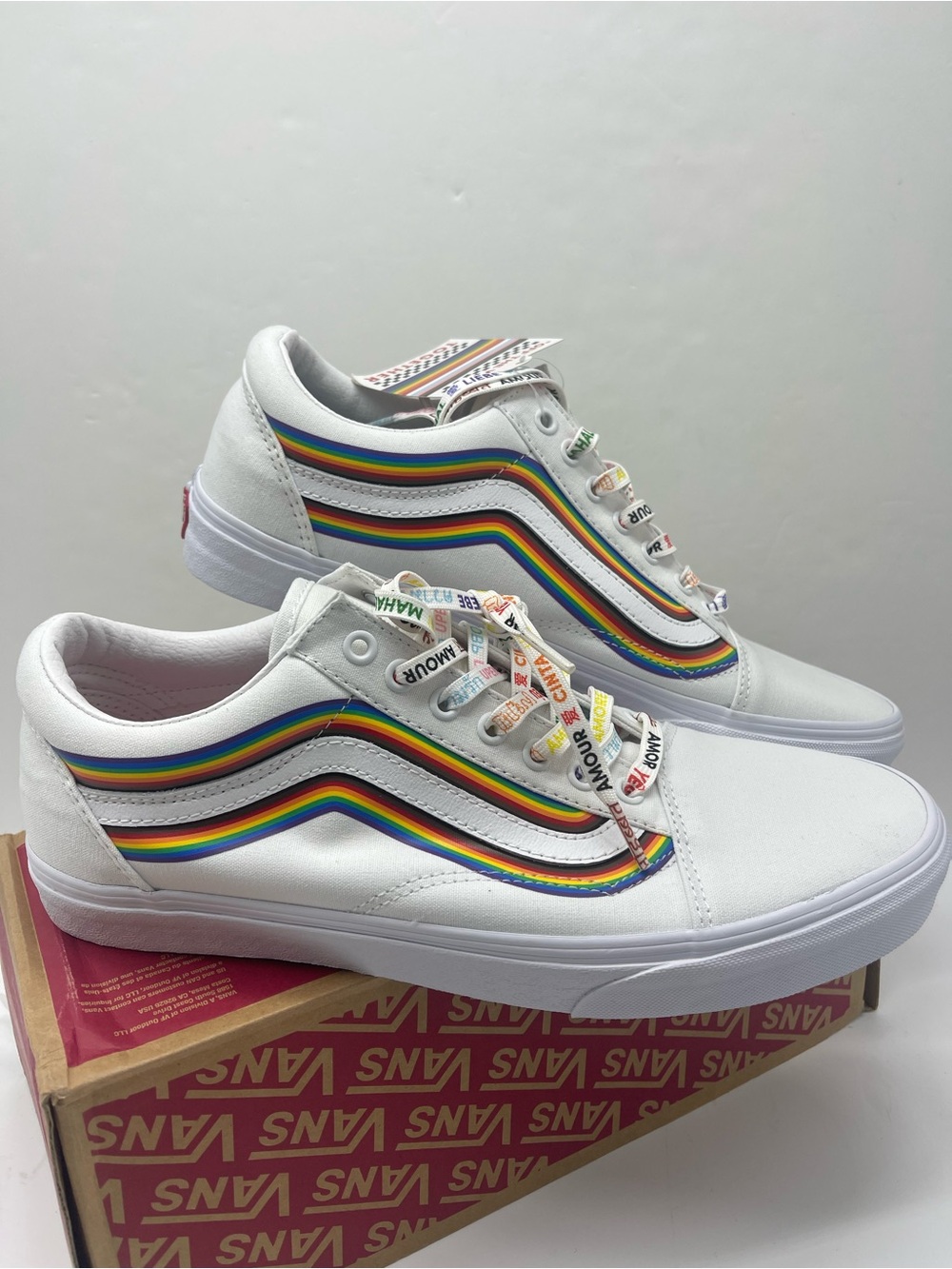 Vans Men’s 12 Old Skool (Pride) White/True White
VN0A5KRFB5U Sneakers - Picture 8 of 16